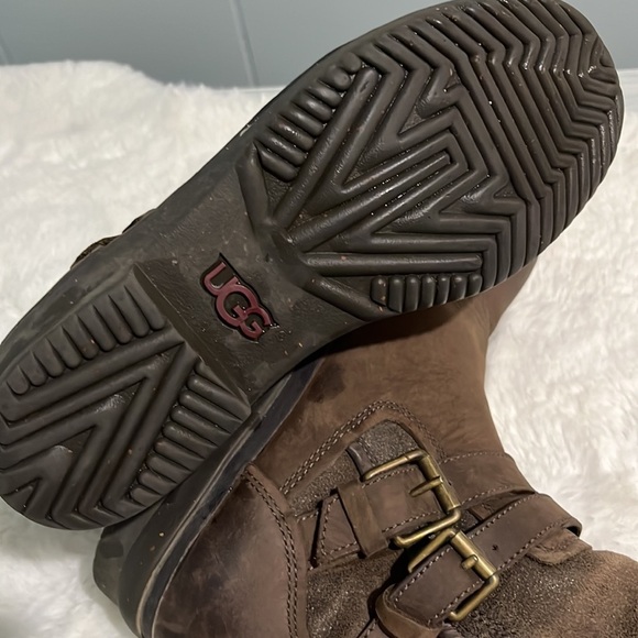 UGG leather Lorna boots - Picture 7 of 10